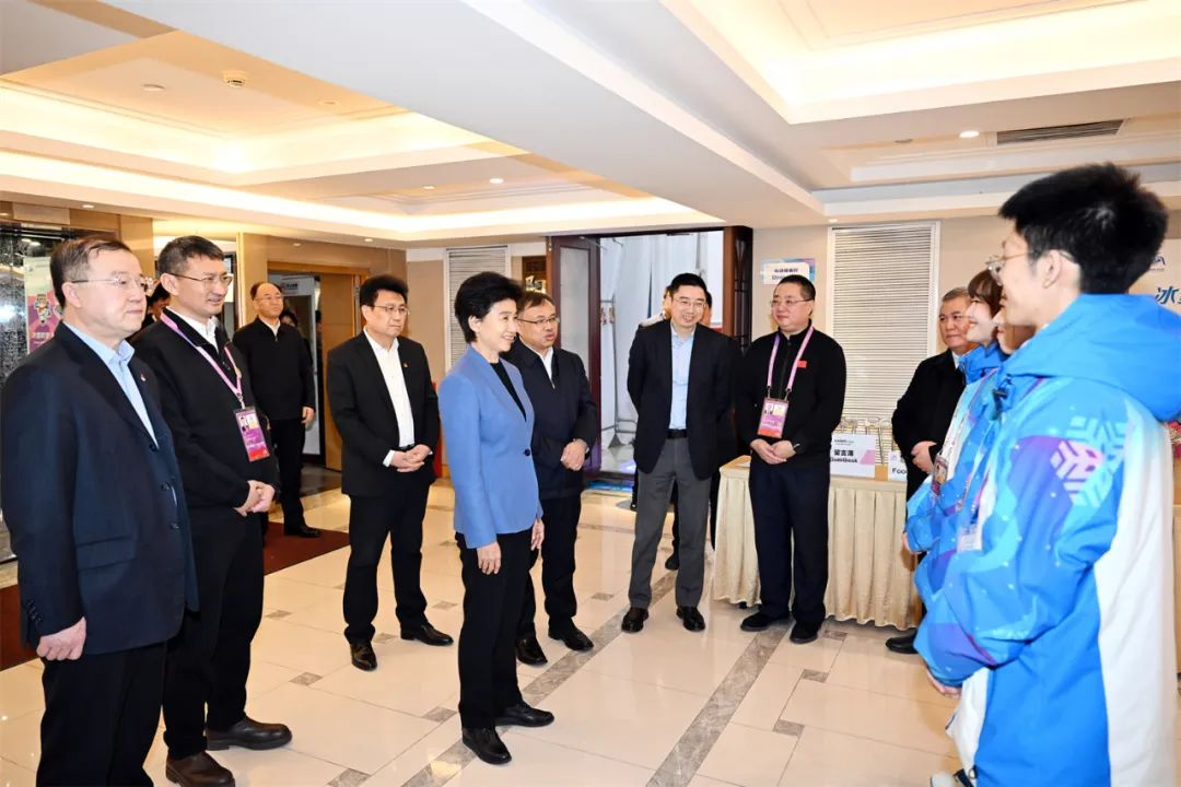 梁惠玲看望慰问哈尔滨第九届亚冬会工作人员