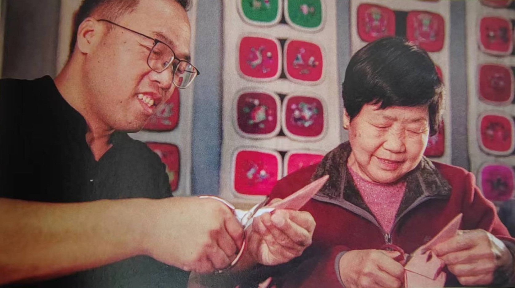 母亲剪纸示意图