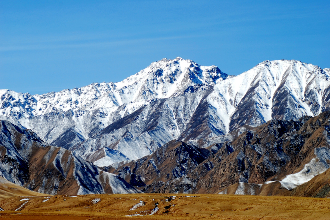 祁连山雪景